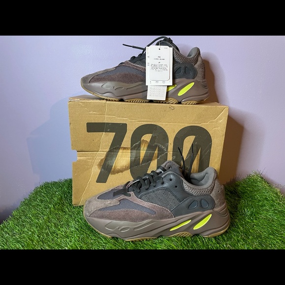 adidas gazelle silver green womens Yeezy Boost 700 in Mauve w/ Tags